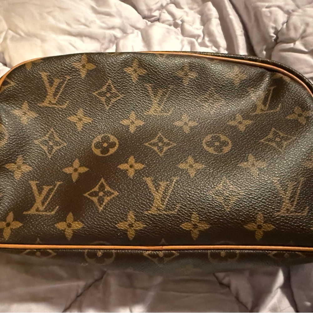 Louis Vuitton Toiletry Bag 25